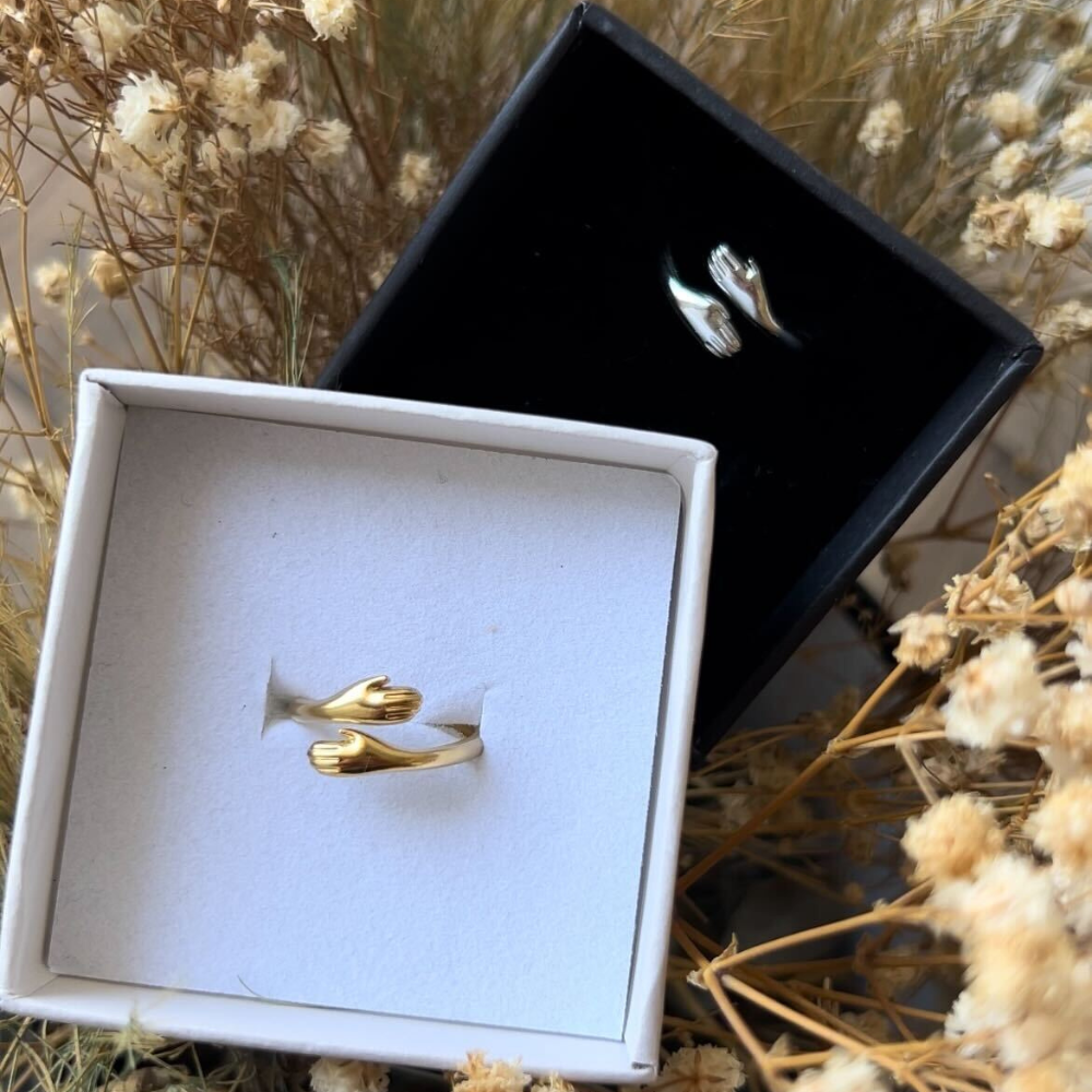 MONORA – PRSTEN VĚČNÉHO OBJETÍ